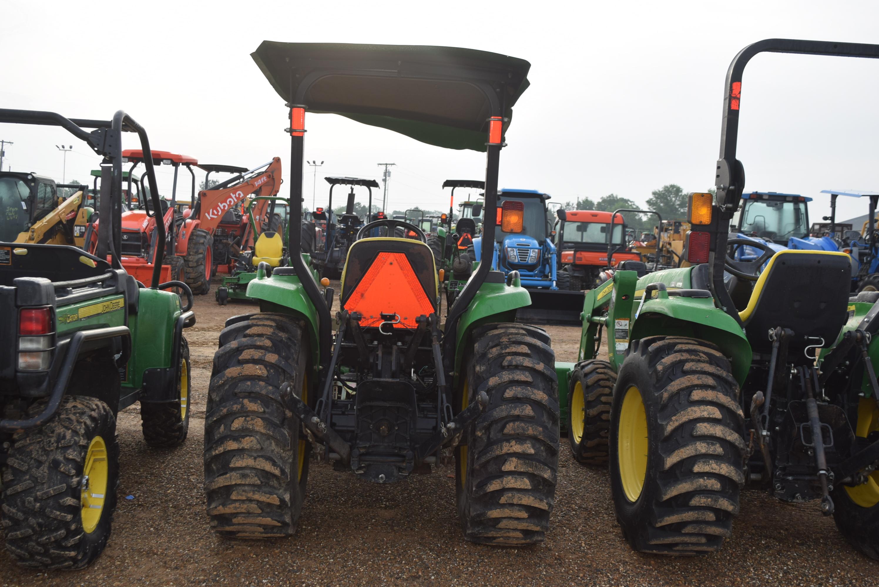 JD 3038 4WD CANOPY W/ LDR AND BUCKET