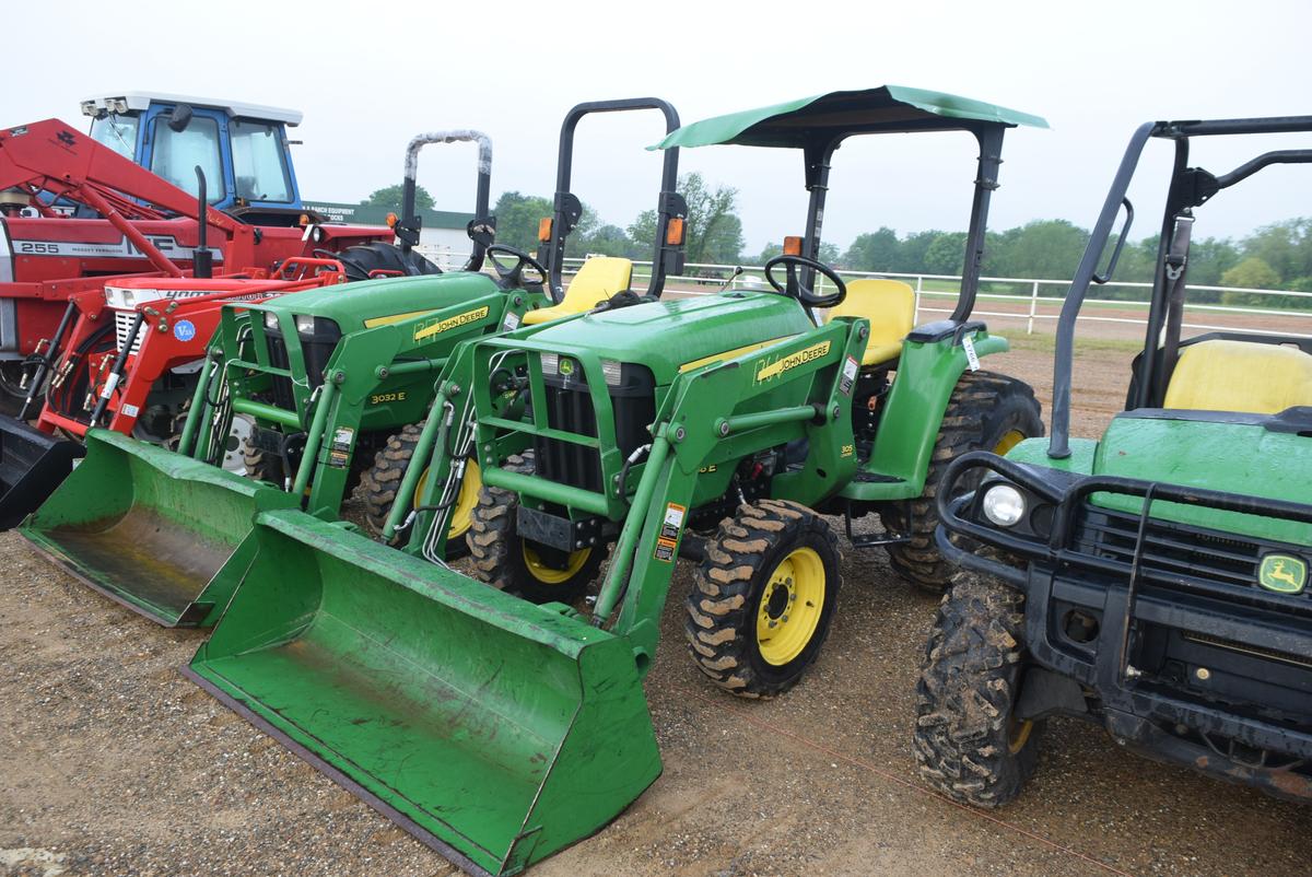 JD 3038 4WD CANOPY W/ LDR AND BUCKET