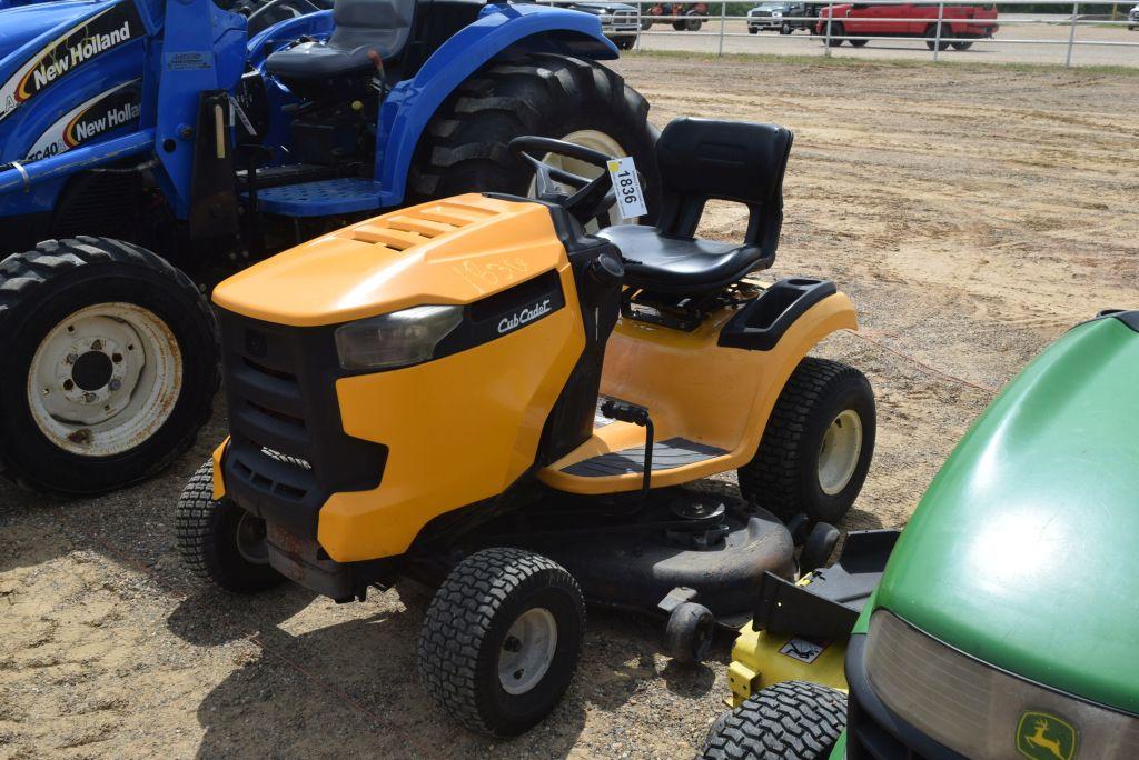 CUB CADET XT1 RIDING MOWER