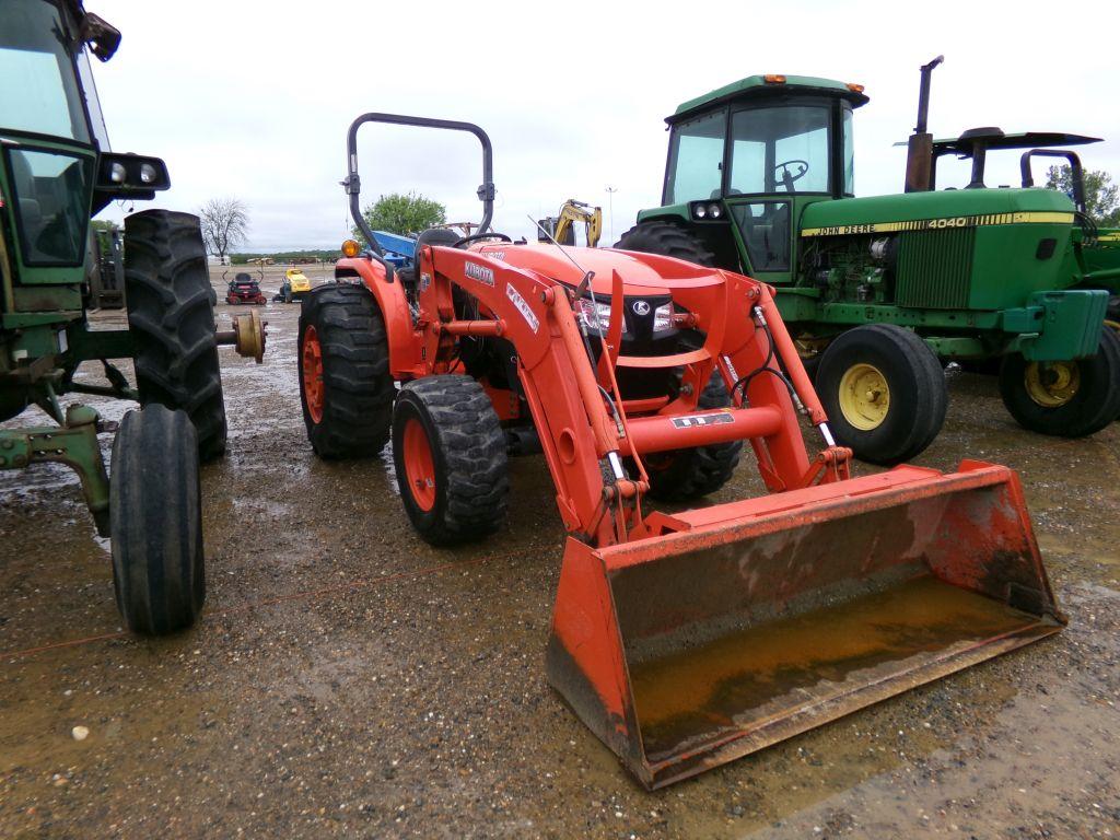 KUBOTA MX5200 ROPS 4WD W/ LDR BUCKET