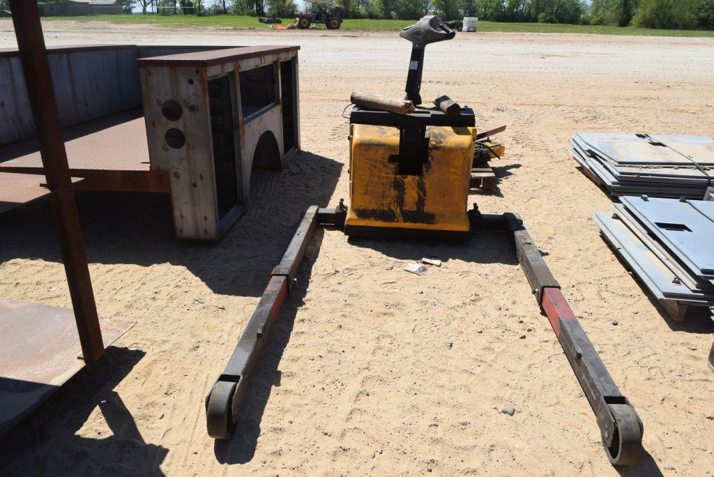 SCISSOR LIFT