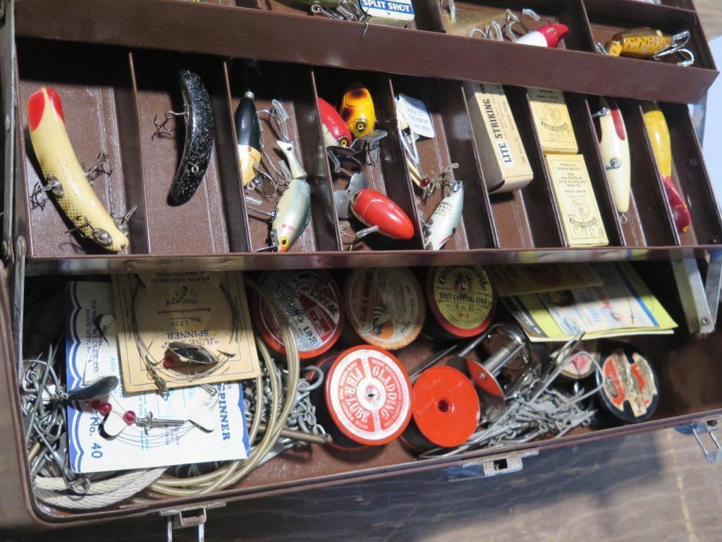 Vintage outing tackle box w/fishing lures & tackle - Heddon, LeMaster & Sch