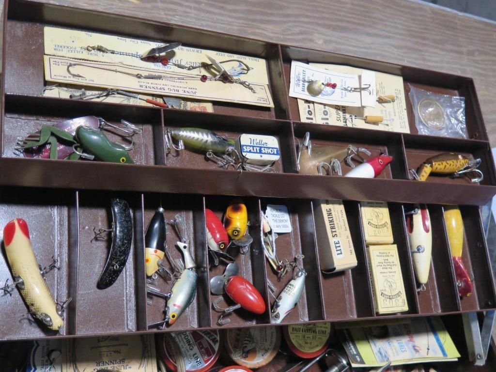 Vintage outing tackle box w/fishing lures & tackle - Heddon, LeMaster & Sch