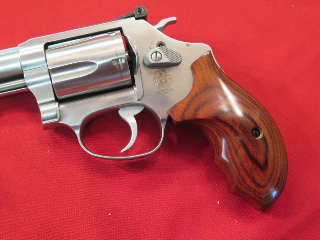 Smith & Wesson model 60-18 .357mag 6 shot revolver, 5" barrel, stainless, l