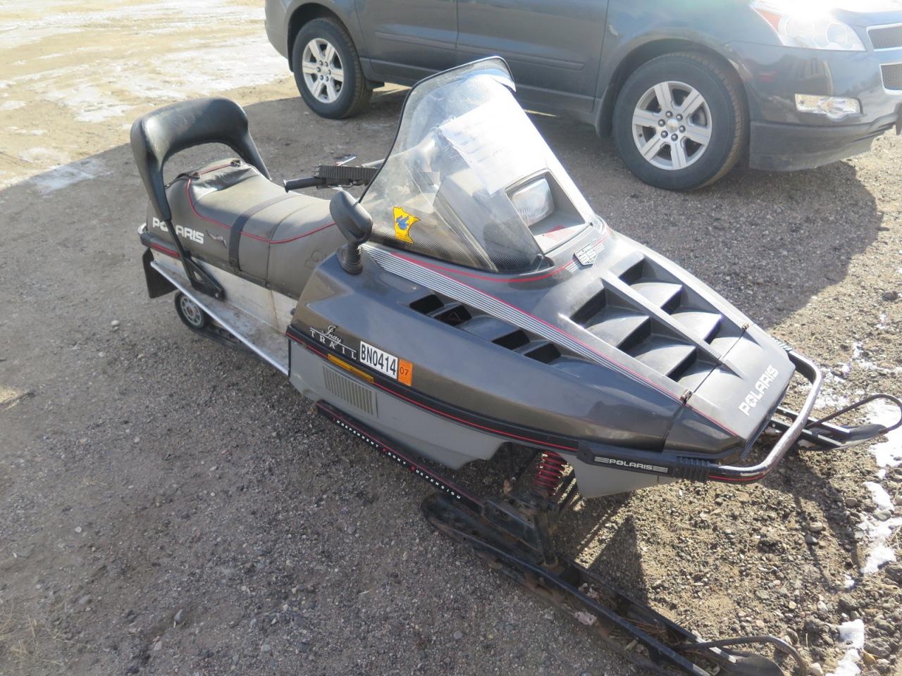 1990 Polaris Indy Trail 500, fuel pump doesn't work, 1401 miles -SELLING AS