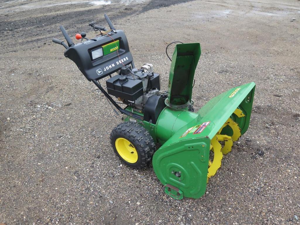 John Deere 1032D 32" snowblower, 10hp, gear box needs repair, tag#3274