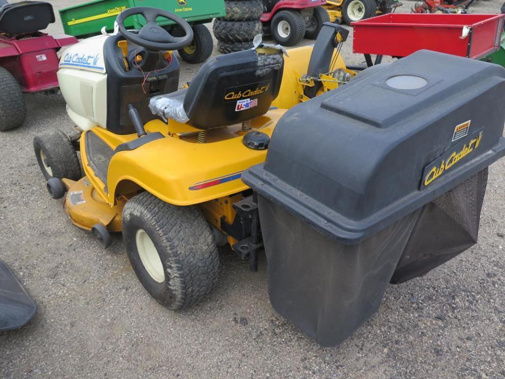 2133 Cub Cadet 16hp Kohler bagger runs good, tag#3483