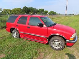 2000 Chev Blazer, 178,375mi, with good tires, 4x4 works, no radio, turns ov