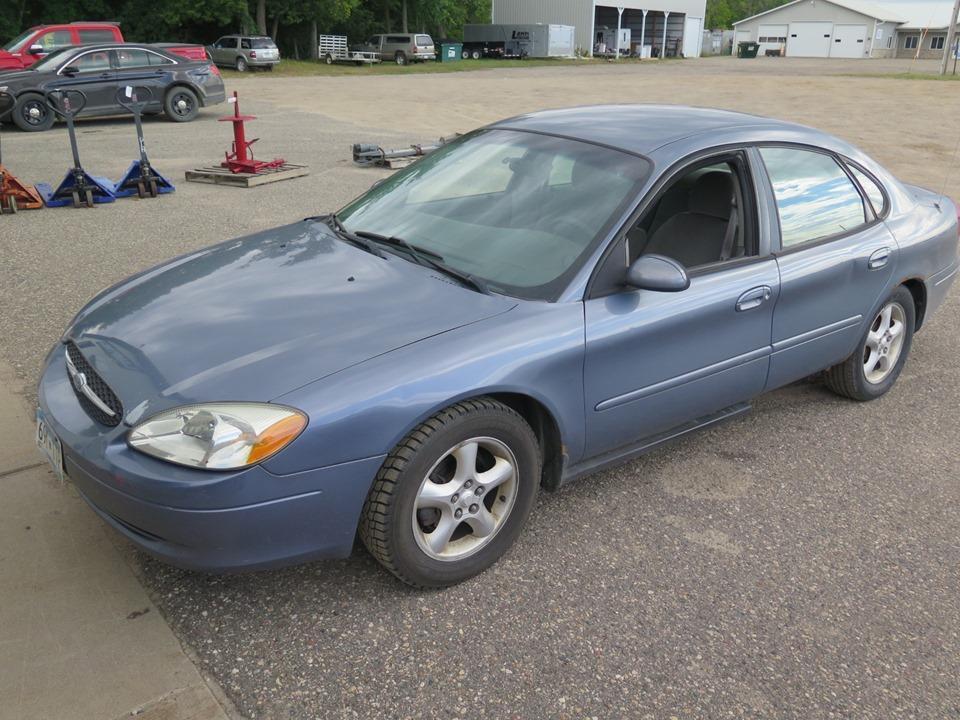 2000 Ford Taurus, 204970 miles (Transfer & License Fees will Apply)