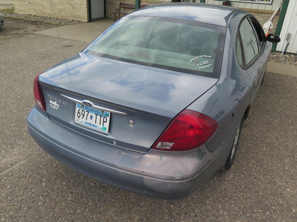 2000 Ford Taurus, 204970 miles (Transfer & License Fees will Apply)