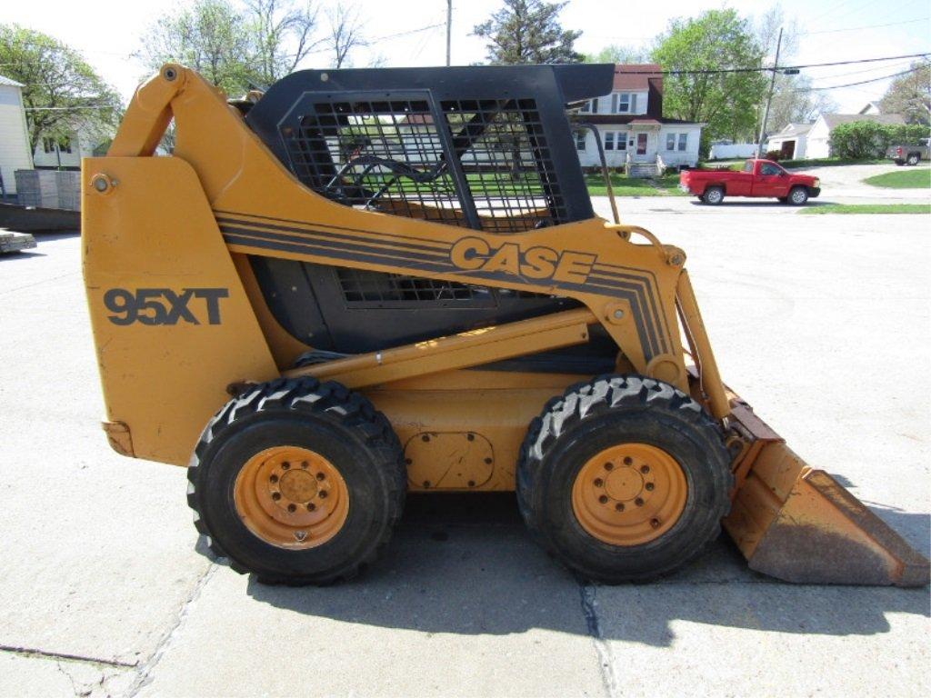 2001 Case 95XT Skid Steer