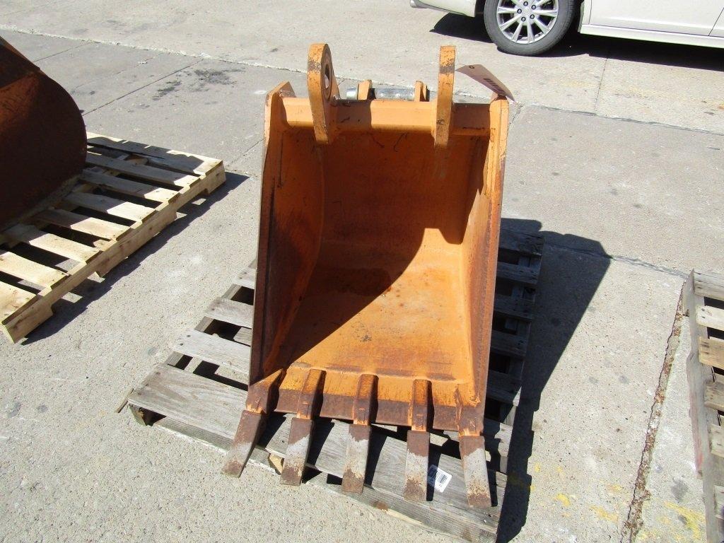 24" HD Backhoe Bucket / 50 MM Pins