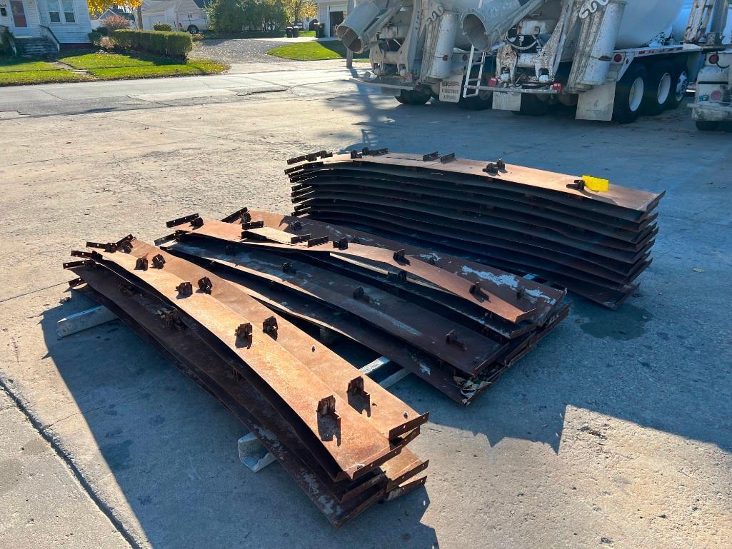 (10) 18" x 10', (11) 12" x 9'6", (9) 8" x 9'6" + Pallet of Misc. 5-Pocket Steel Flex Forms. Located