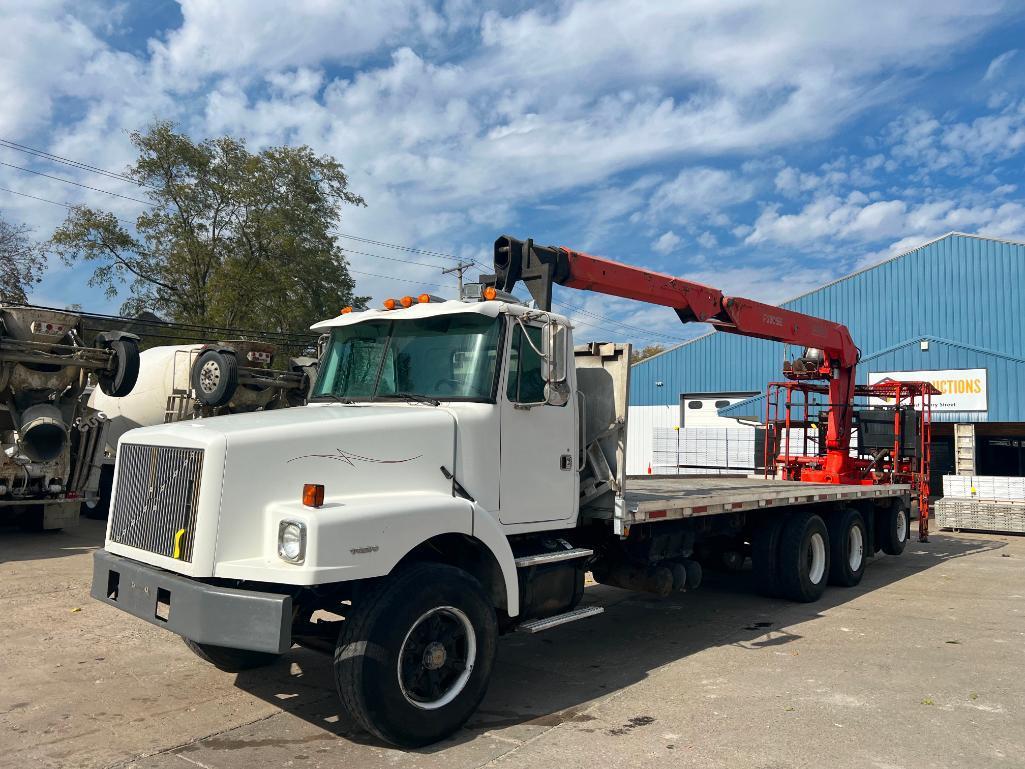 1996 Volvo GM Boom Truck, VIN # 4V5JCBBEXTR852792, Eaton Fuller 8 Speed Transmission, Cat 94 3306C