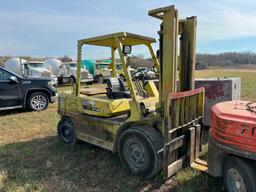 Mitsubishi FD 40 Lift Truck, Hours 4,079, Diesel Engine, Capacity 9000#, Front Main Seal is Out.