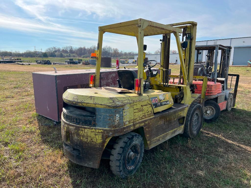 Mitsubishi FD 40 Lift Truck, Hours 4,079, Diesel Engine, Capacity 9000#, Front Main Seal is Out.