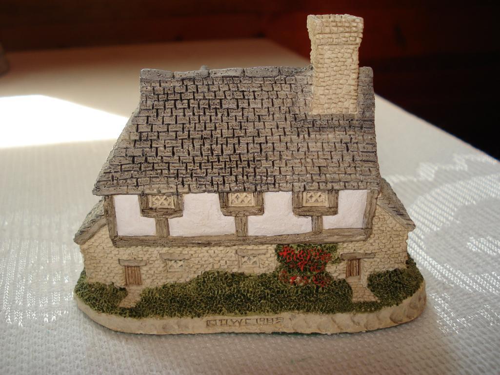 David Winter Collectibles - Village Shops and Maurice Wideman Collectible