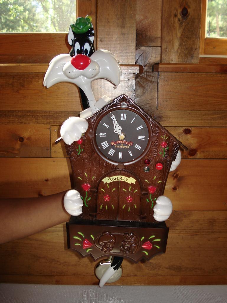 Tweety and Sylvester Animated Talking Coo-Coo Clock