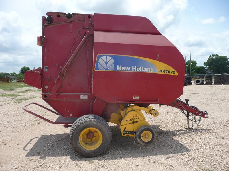 NH BR7070 ROUND BALER W/NET WRAP