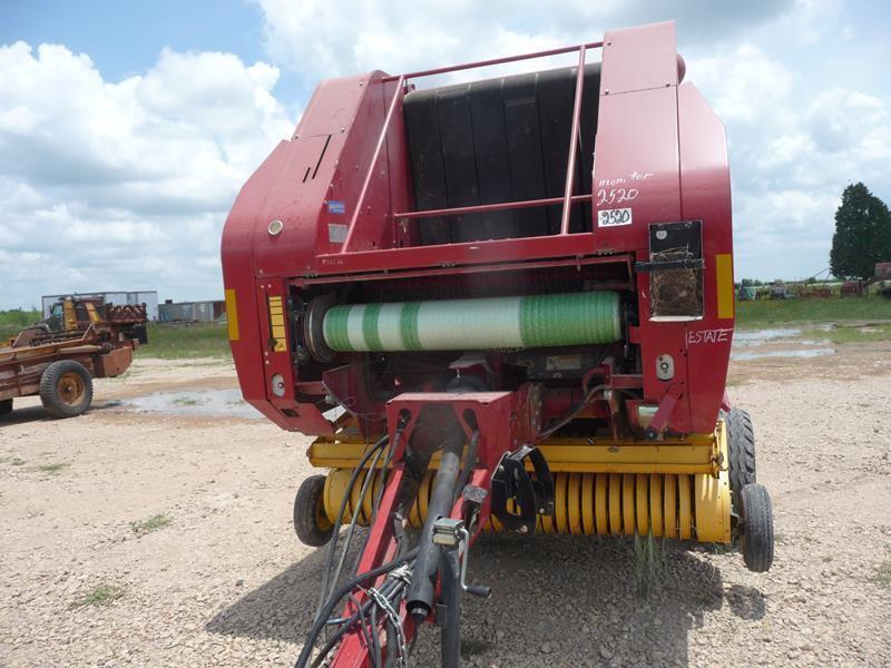 NH BR7070 ROUND BALER W/NET WRAP