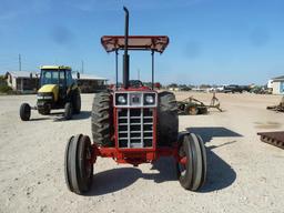 iNTERNATIONAL 884 TRACTOR