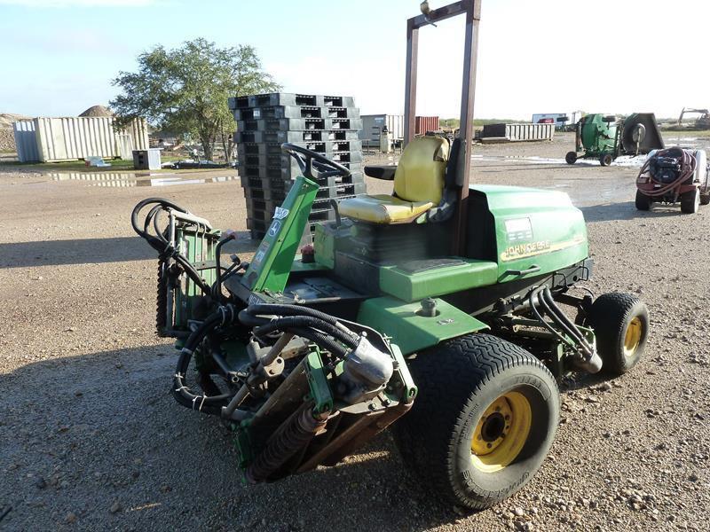 JD 3235B REEL MOWER