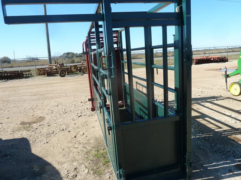 HD CATTLE CHUTE W/AUTO HEAD GATE SERIES 6