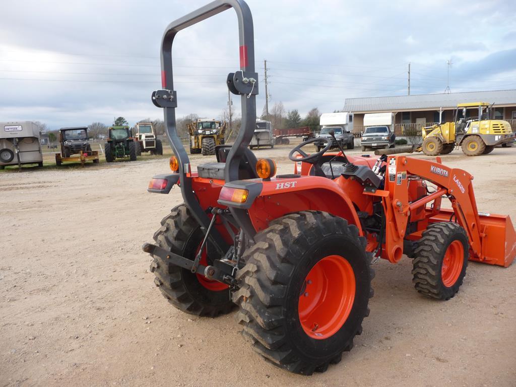 KUBOTA L2501 HST TRACTOR W/KUBOTA LA 525 FE LOADER