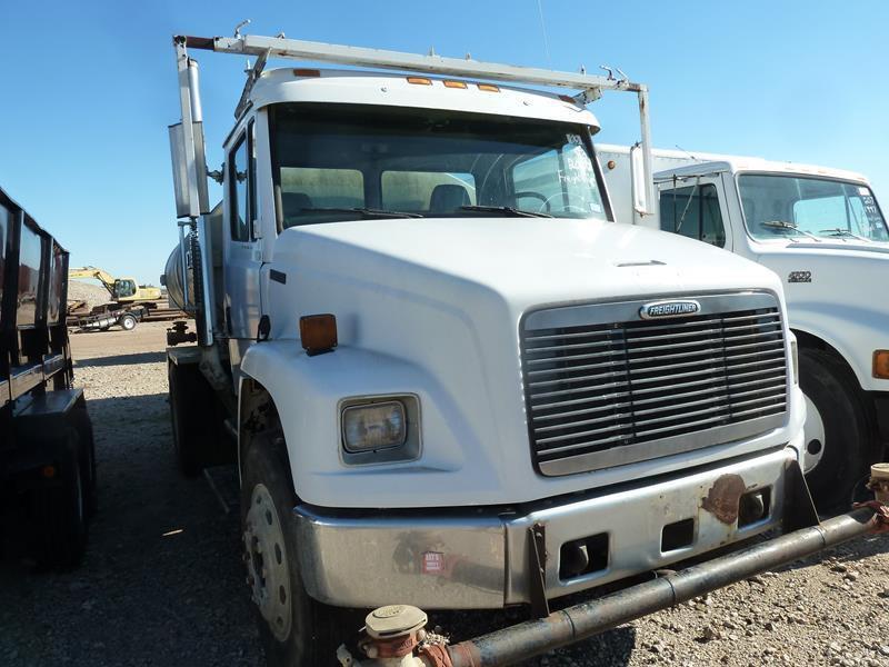 2000 FREIGHTLINER FL70 WATER TRUCK