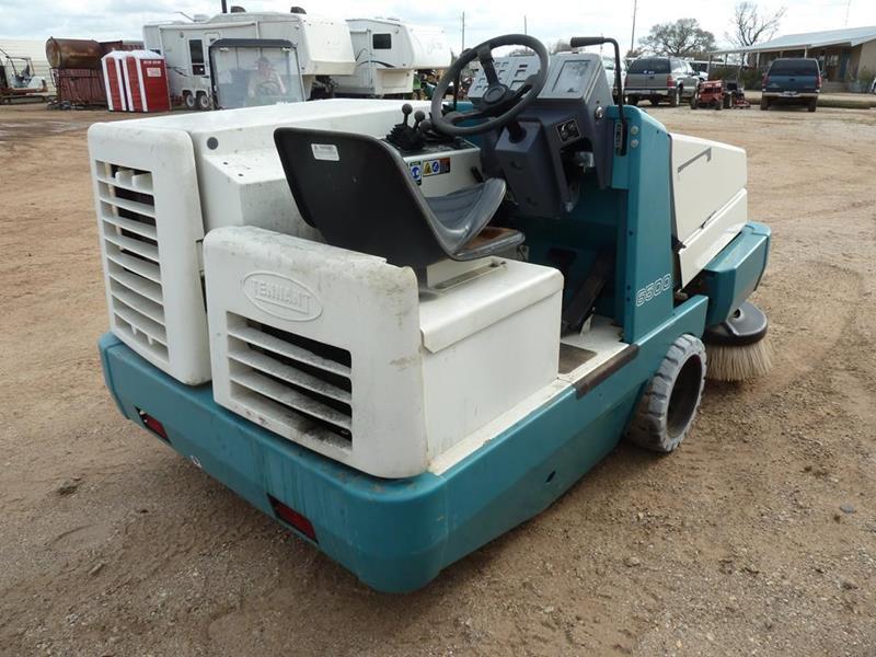 TENNANT 6500 WAREHOUSE PARKING LOT SWEEPER