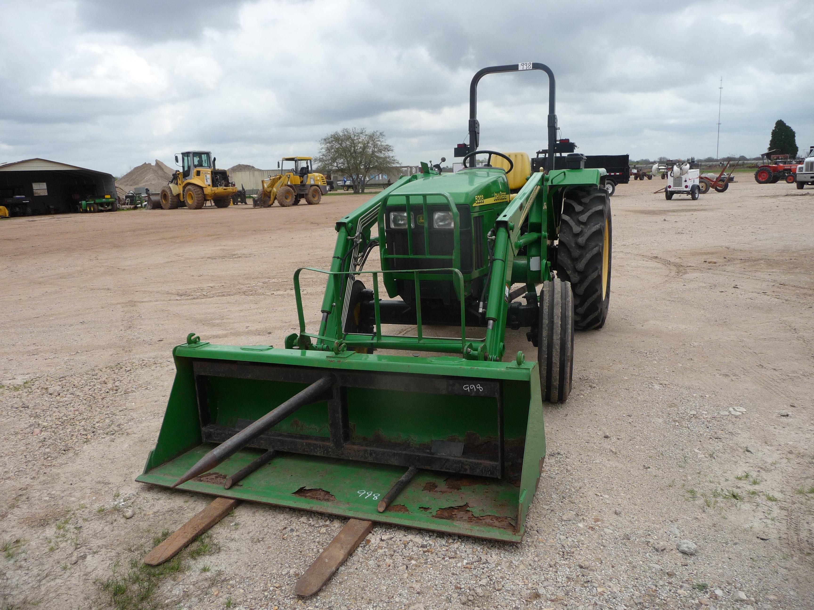 JD 5203 TRACTOR W/ROPS, 1 RM, DIESEL