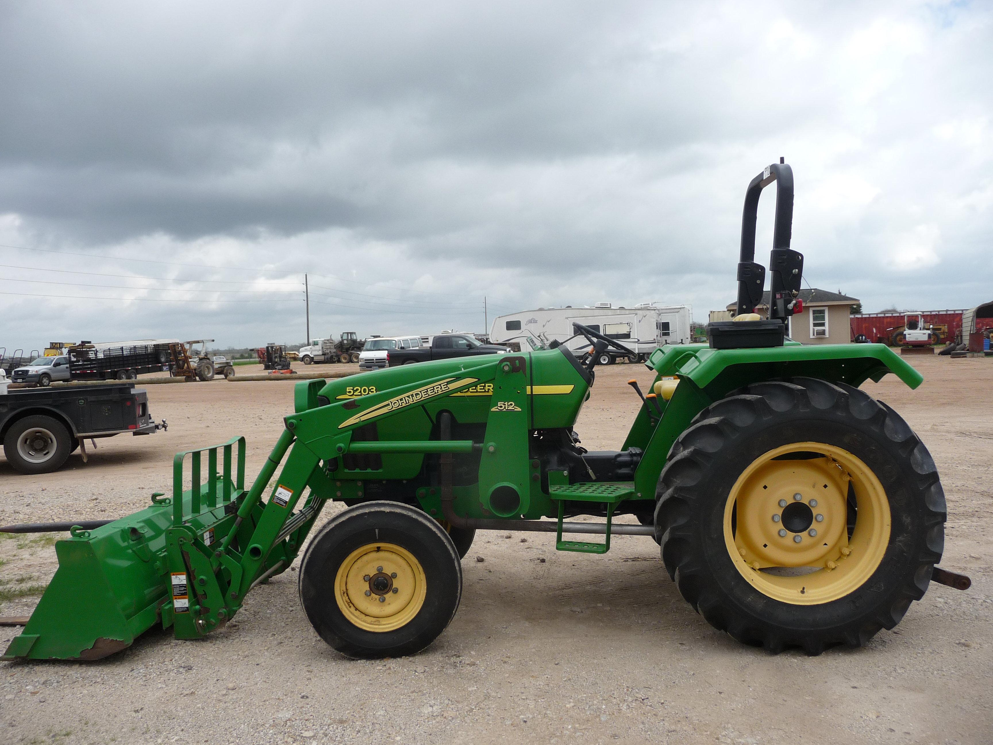 JD 5203 TRACTOR W/ROPS, 1 RM, DIESEL