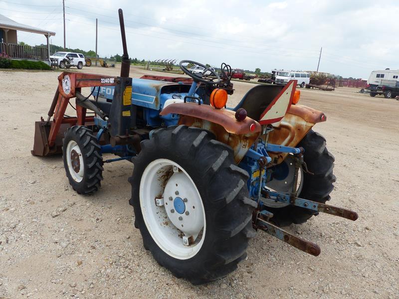 FORD 1710 4WD TRACTOR W/BUSH HOG 2240 QT FE LOADER