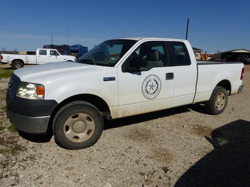 2005 FORD F150 XL EXT CAB TRUCK