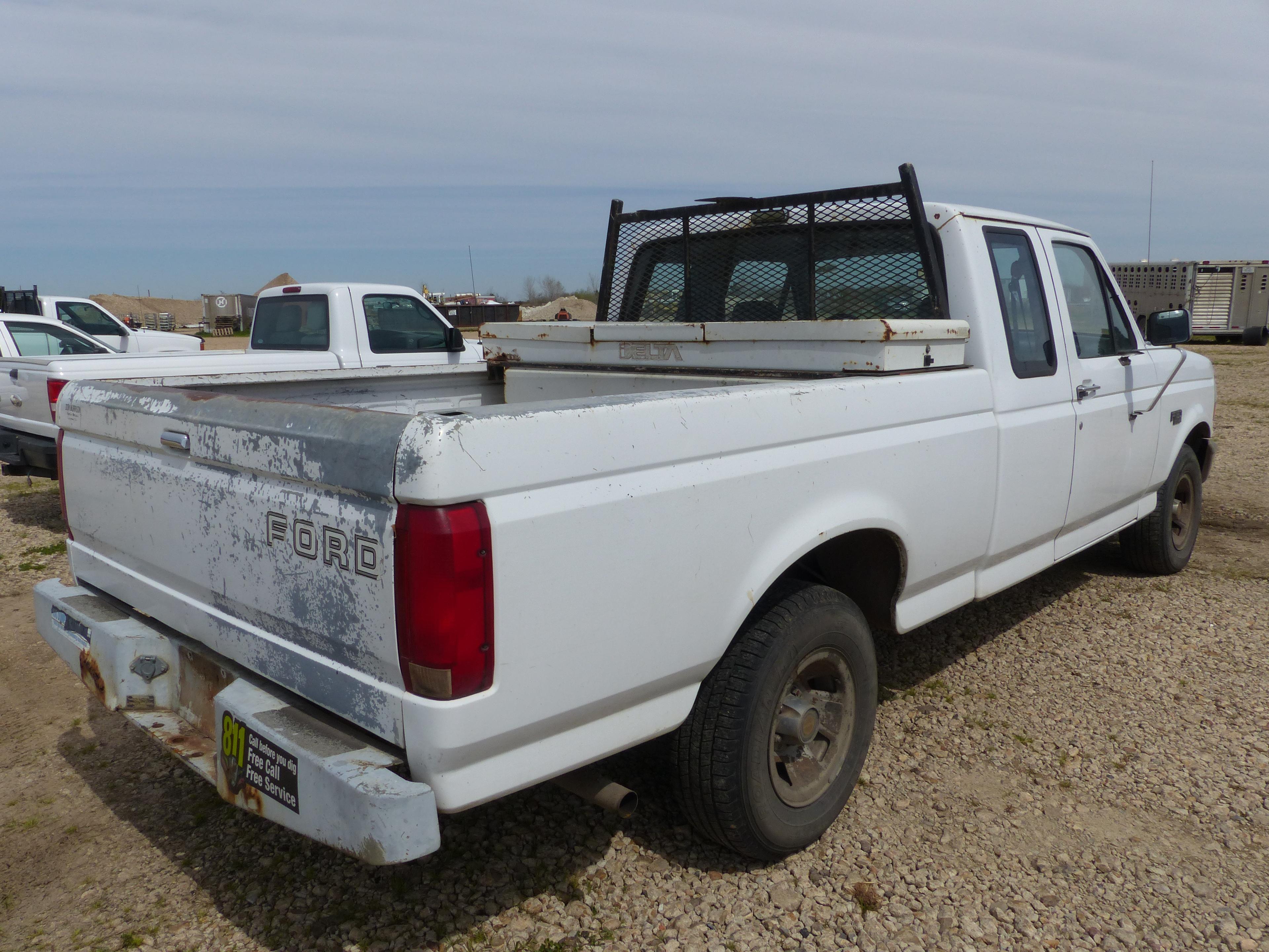 1992 FORD F150 EXTENDED CAB TRUCK