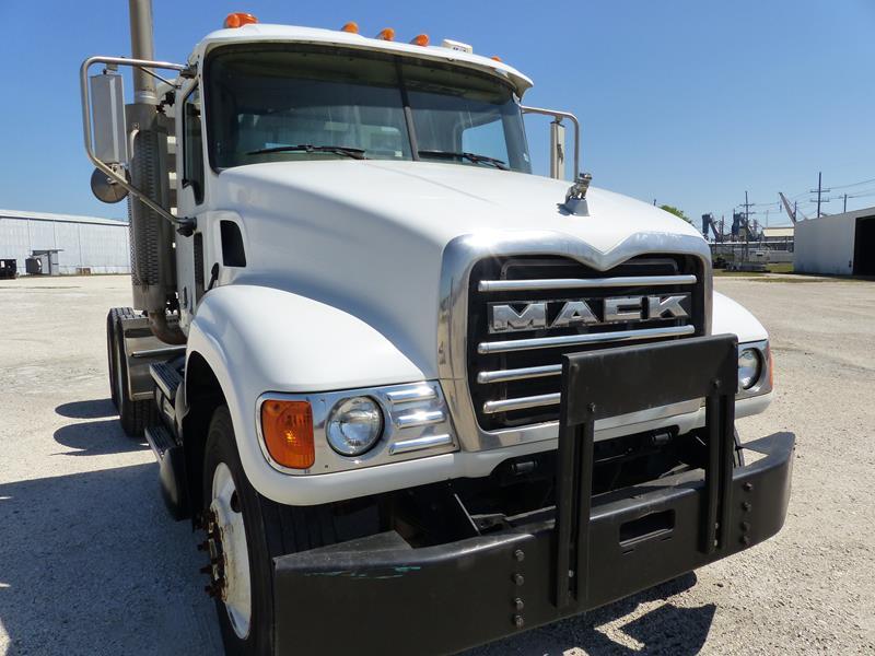 2004 MACK GRANITE CV713 TRUCK