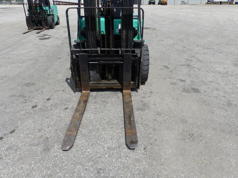 2011 MITSUBISHI FD30N DIESEL FORKLIFT