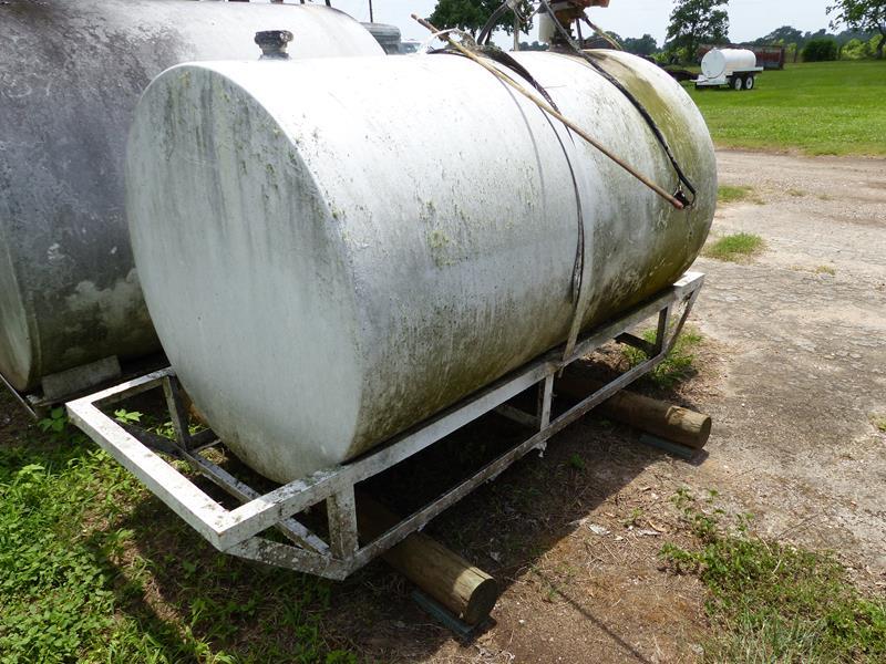 500 GALLON FUEL TANK ON SKIDS W/TRANSFER PUMP