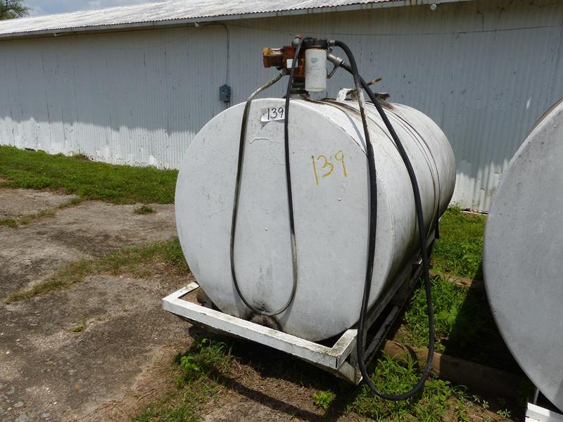 500 GALLON FUEL TANK ON SKIDS W/TRANSFER PUMP