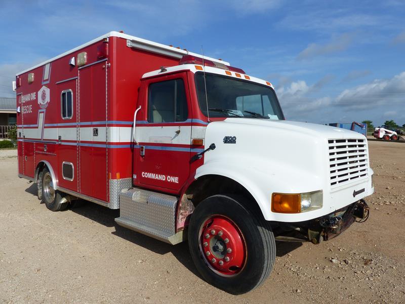 1991 INTERNATIONAL 4700 T444E AMBULANCE