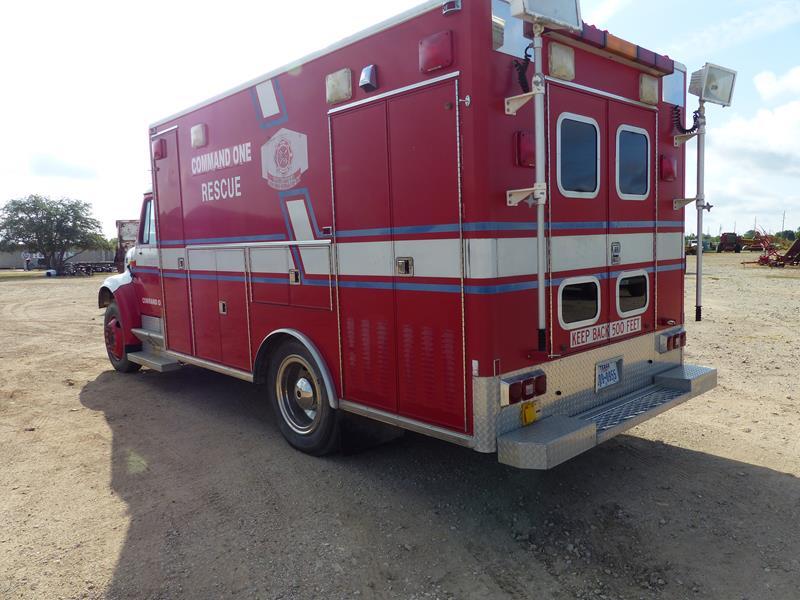 1991 INTERNATIONAL 4700 T444E AMBULANCE