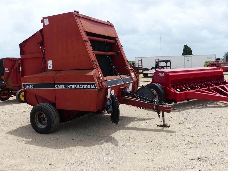 CASE INTERNATIONAL 8460 ROUND BALER