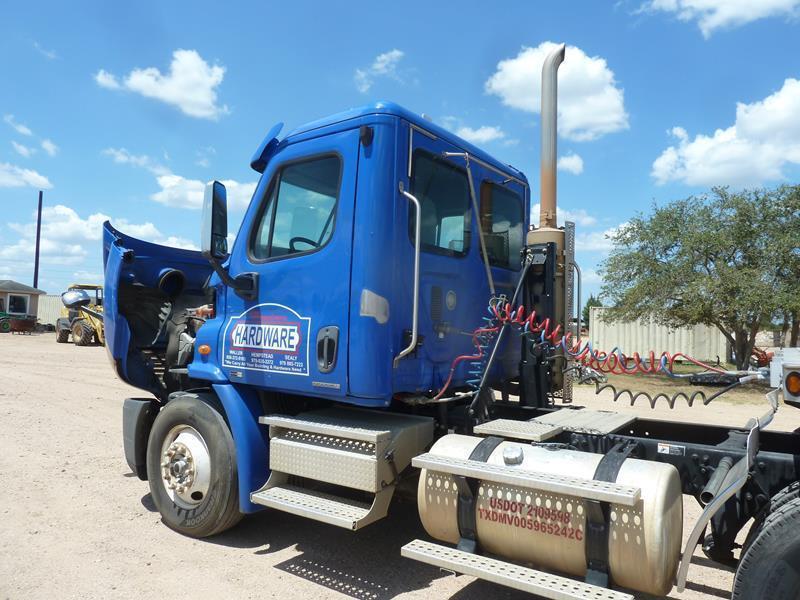 2010 FREIGHTLINER CASCADiA TRUCK