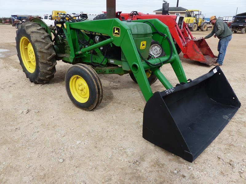 JOHN DEERE 2240 TRACTOR W/JD FE LOADER