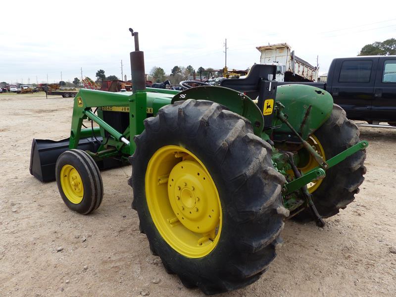 JOHN DEERE 2240 TRACTOR W/JD FE LOADER