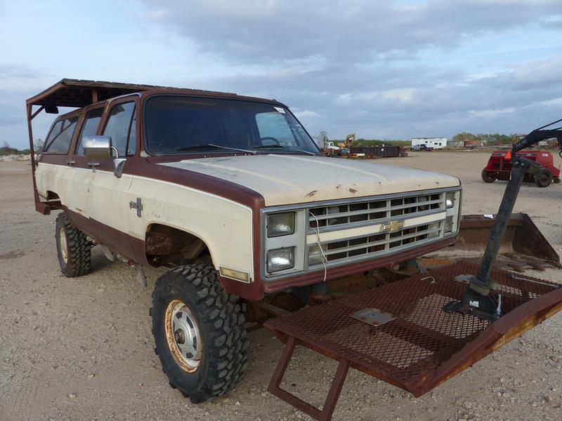 1983 CHEVROLET SILVERADO 20 SUBURBAN