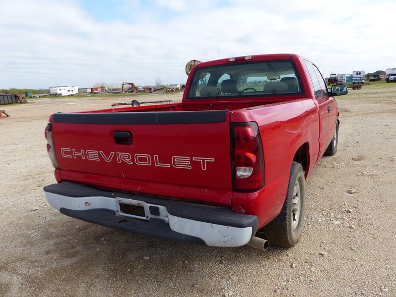 2004 CHEVROLET TRUCK