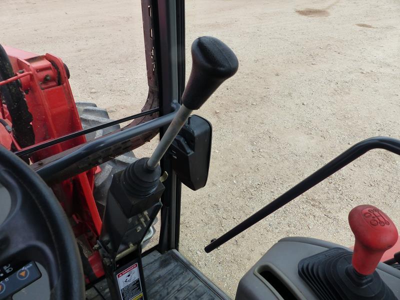 KUBOTA M108S TRACTOR W/KUBOTA LA1403 FE LOADER