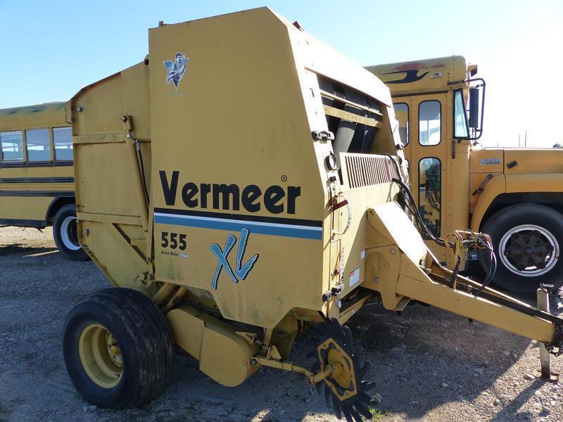 VERMEER 555 ROUND BALER