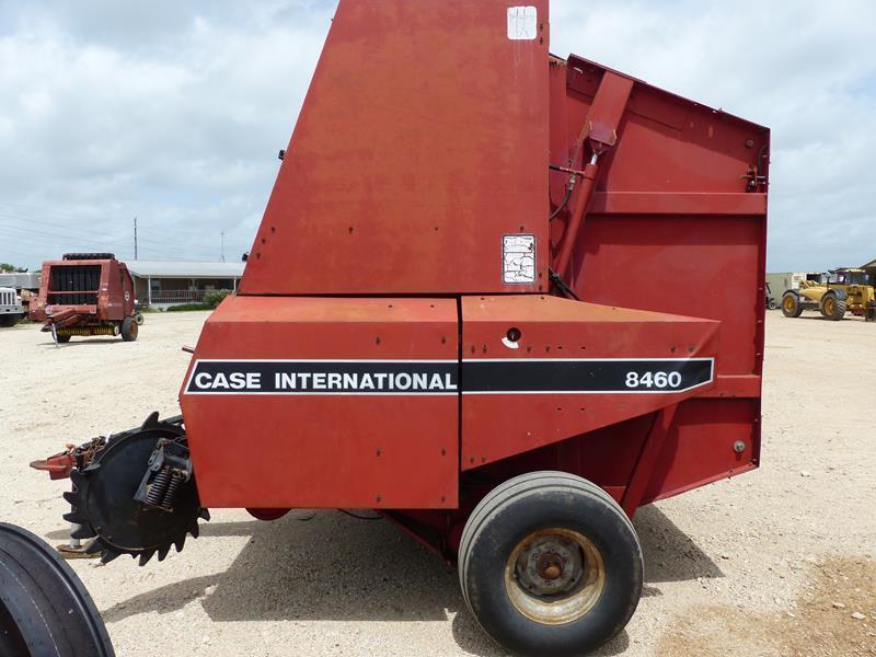 CASE INTERNATIONAL 846 ROUND BALER